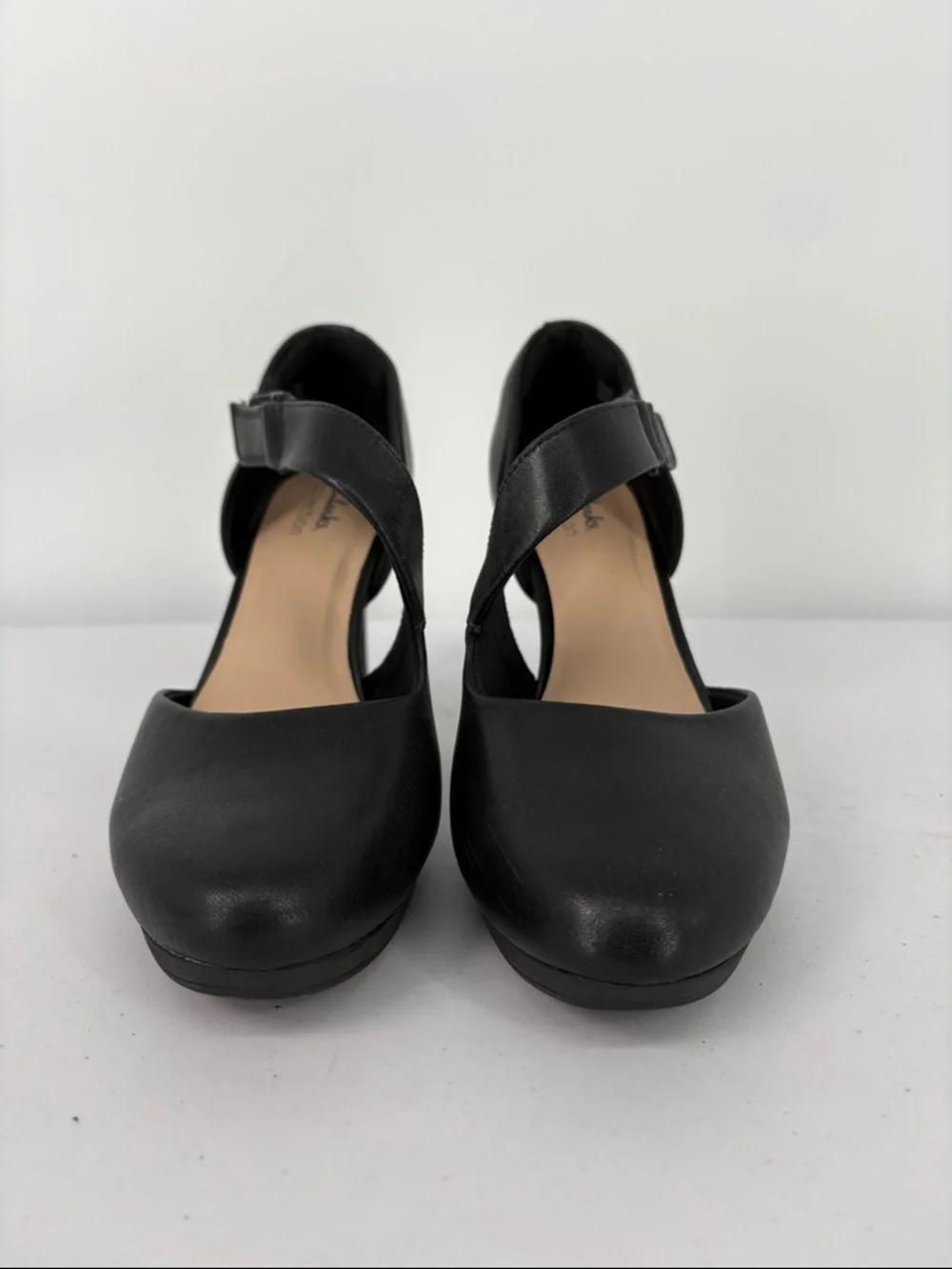🦊 Clarks Black Mary Jane Heel Pumps with  Strap - Picture 2 of 9